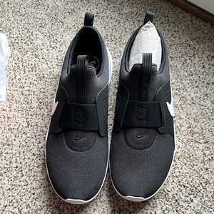 Men’s Nike sneakers-brand new in box